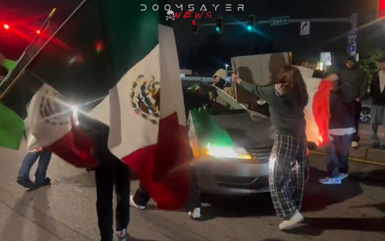 Anti-ICE-Protest-in-Gresham,-Oregon-Shows-Drunk-Invaders-Blocking-Streets-with-Mexican-Flags